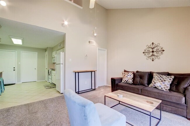 Building Photo - 12900 Walden Rd