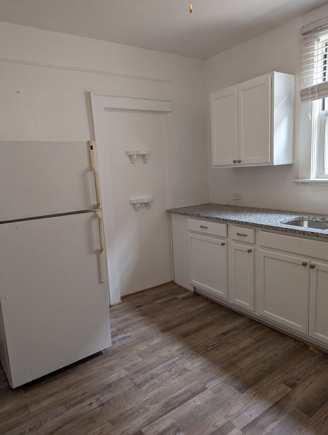 Primary Photo - MOVE IN READY Apartment in the Heart of No...