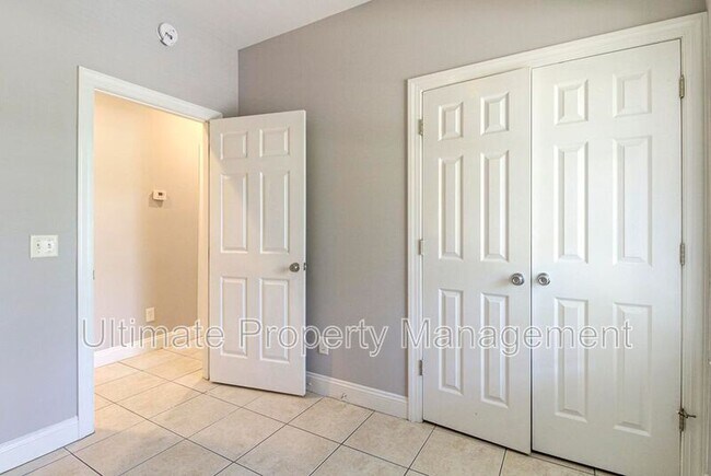 Building Photo - 220-1 Rose Ave