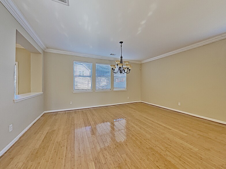 Building Photo - 348 Yellow Iris Rd