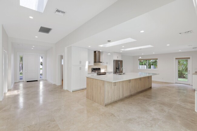 Building Photo - 1386 S Atlantic Dr