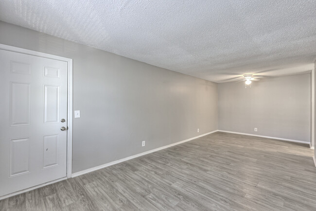 Building Photo - 4646 Nolensville Pk