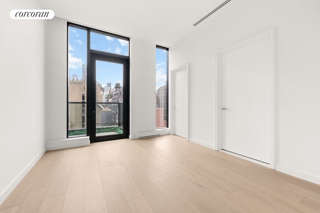 Building Photo - 300 W 30th St
