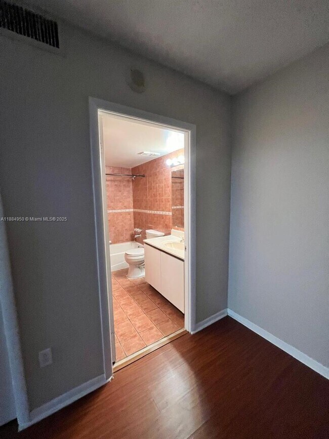 Building Photo - 1470 NE 123rd St