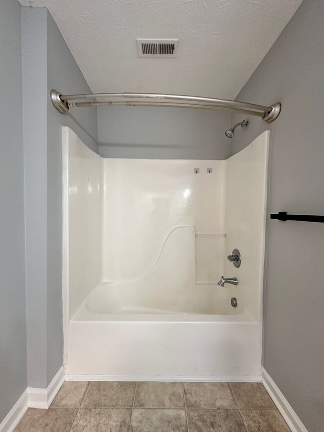 Building Photo - Three-Bedroom Ranch Close to Downtown