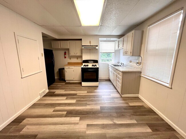 Building Photo - 1509 Hatteras St