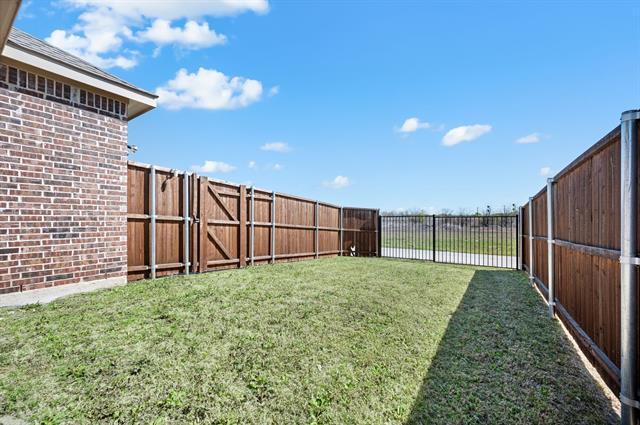 Building Photo - 1216 W Yarrow Ave