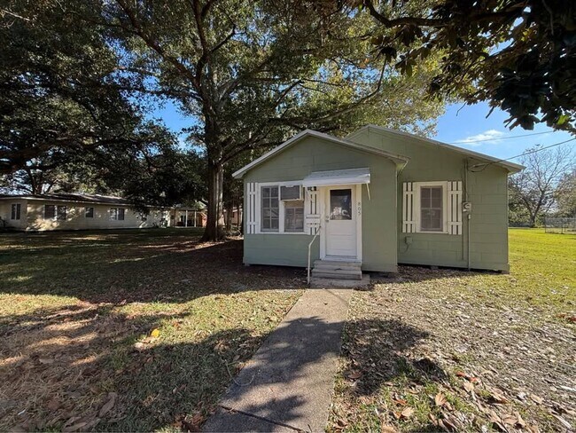 Primary Photo - 3 Bedroom 1 Bathroom Home for Rent