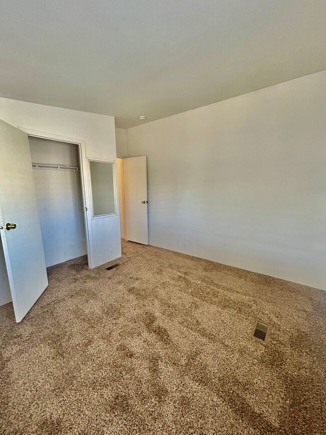 Building Photo - Charming 2-Bedroom 2-Bathroom Furnished Ma...