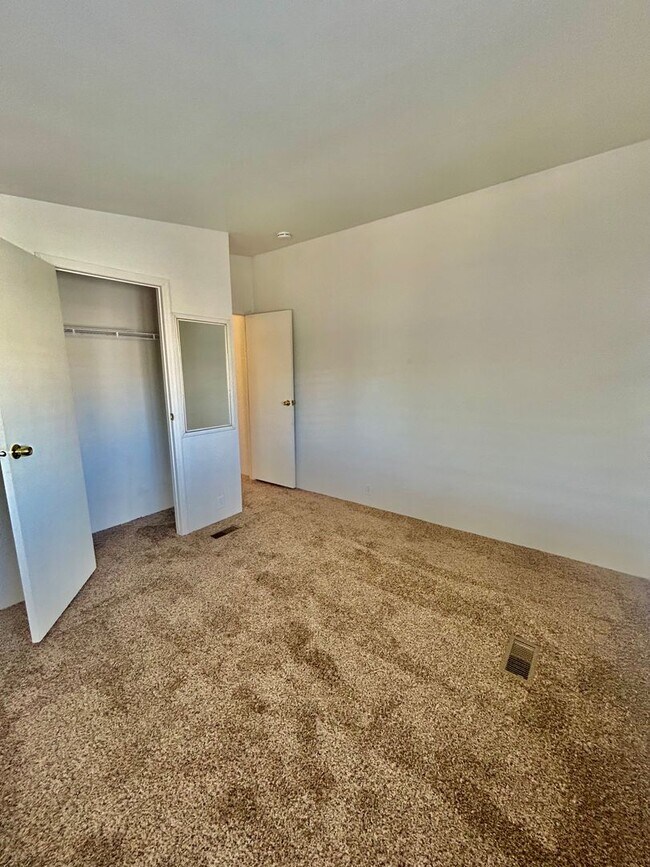 Building Photo - Charming 2-Bedroom 2-Bathroom Furnished Manufactured Home in Fortuna Foothills.