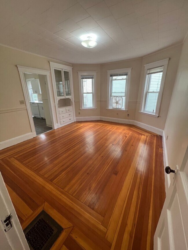 Building Photo - 37 Porter St