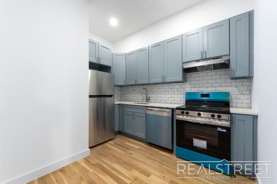 Building Photo - brand New 3 Bed 2 Bath Garden Duplex in Ri...