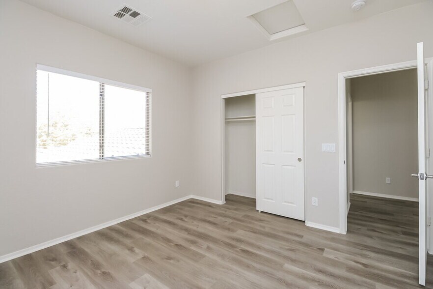 Building Photo - 4723 S 99th Dr