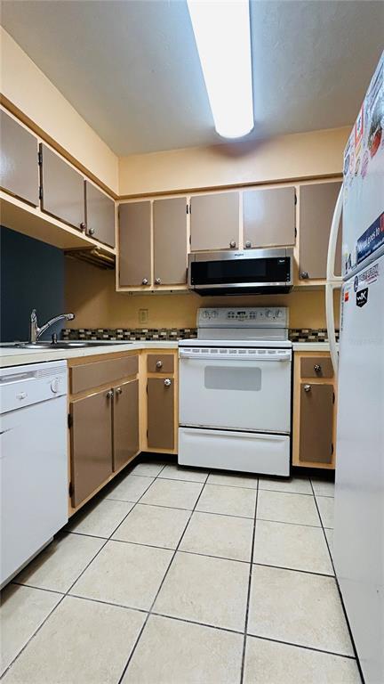 Building Photo - 4328 SW 69th Terrace