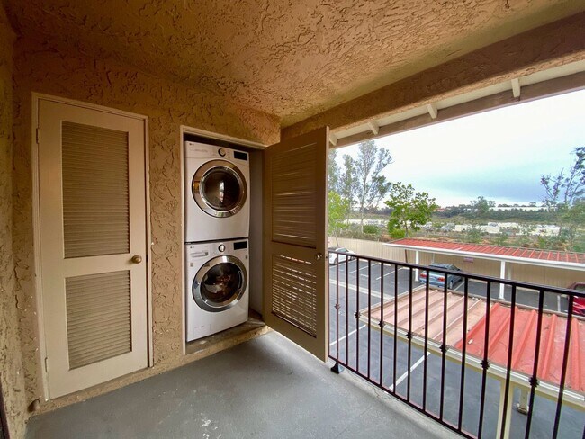 Building Photo - Spacious Two Bedroom featuring Ensuite Bathrooms! TWO ASSIGNED PARKING SPACES! Air Conditioning I...