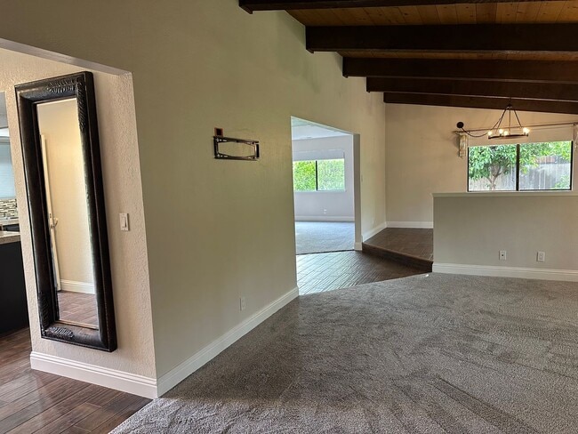 Building Photo - Beautifully maintained home in a peaceful setting