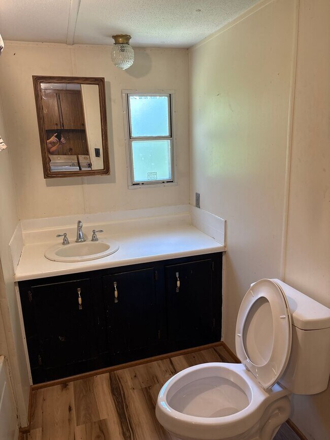 Building Photo - Quiet 3 Bedroom in Alexander