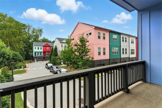 Building Photo - 170 Color Cir