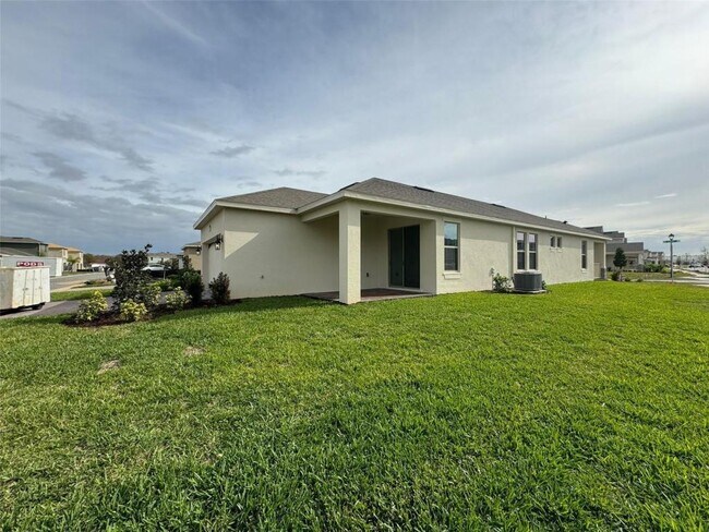 Building Photo - 16085 Scarpetta St