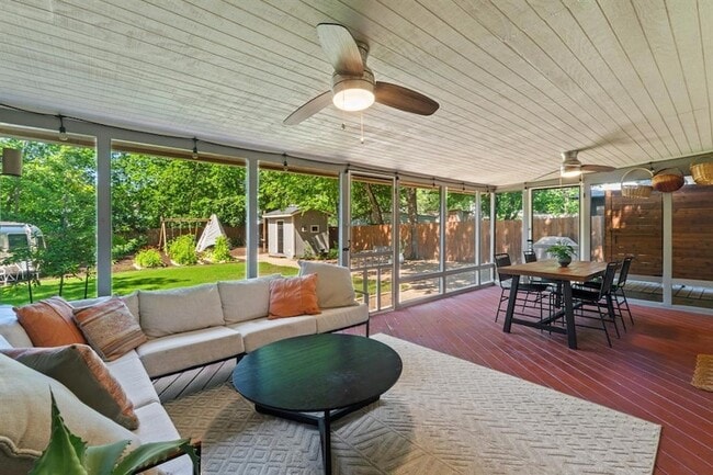 Building Photo - 3207 Carol Ann Dr
