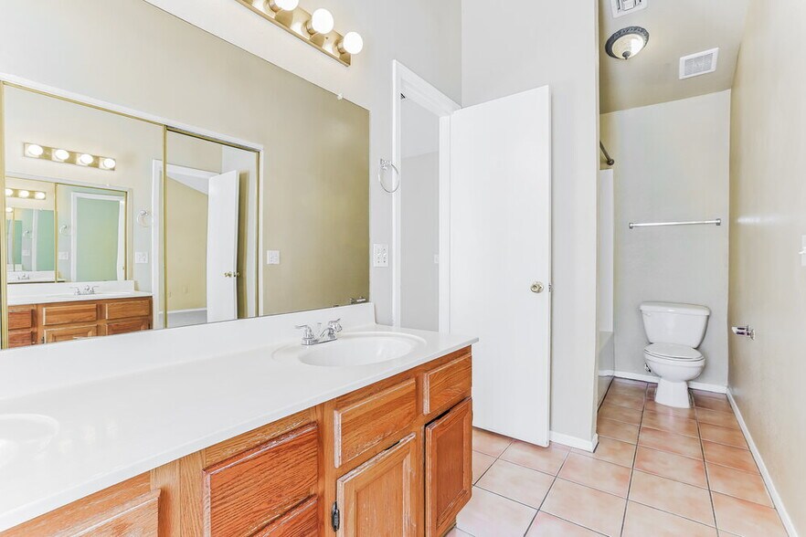 Building Photo - 549 N Granite St