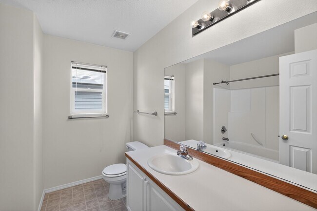 Building Photo - 5146 NE Schoeler Cir