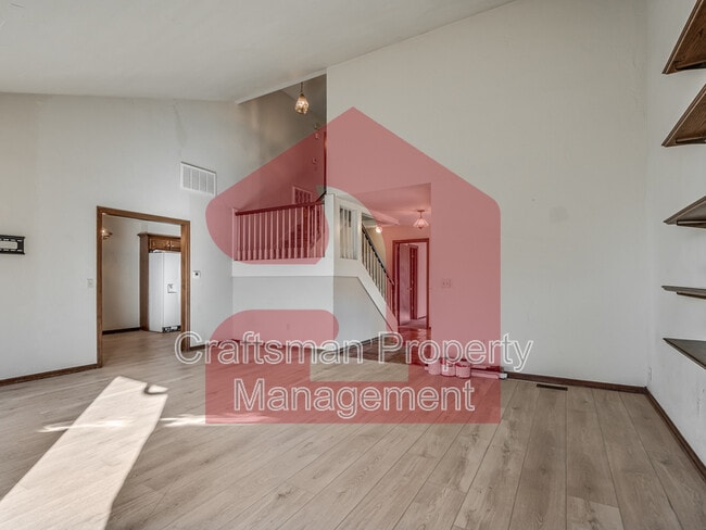 Building Photo - 2704 Silvertree Dr