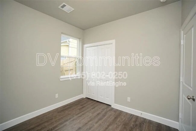 Building Photo - 1202 3rd St