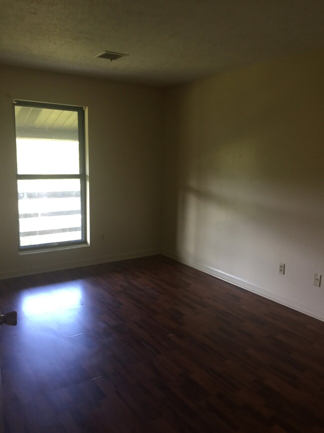 Building Photo - Robinwood Apartments