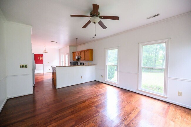 Building Photo - Wonderful and Spacious 3 bedroom home 2.5 bath in High Point with 2 car garage and large fenced-i...