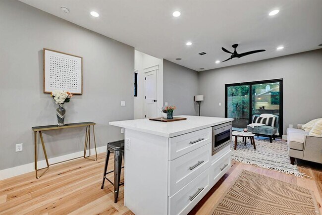 Building Photo - 4313 Maybelle Ave