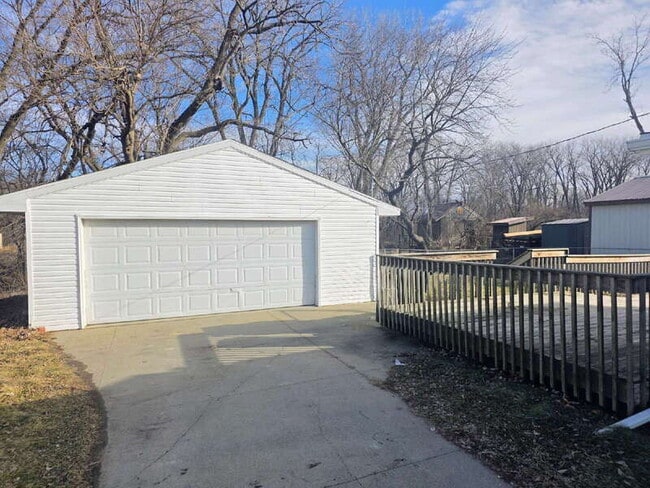 Building Photo - 114 N 5th St