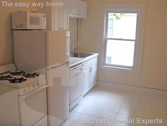 Building Photo - 33 Chester St