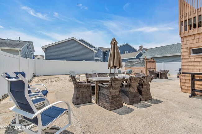 Building Photo - 8 President Ave