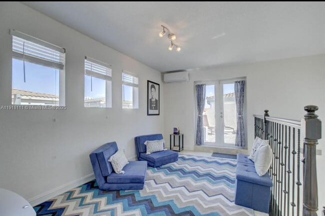 Building Photo - 601 NE 11th Ave