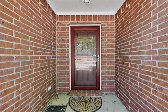 Building Photo - 2008 Jasmine Valley Drive