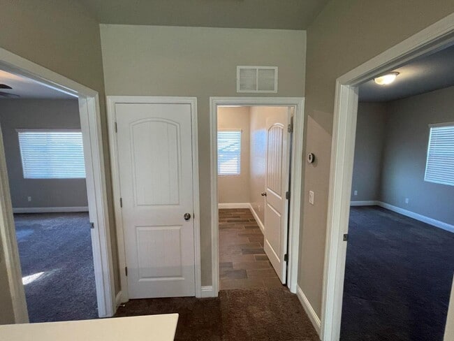 Building Photo - Modern Living Meets Clovis Charm!
