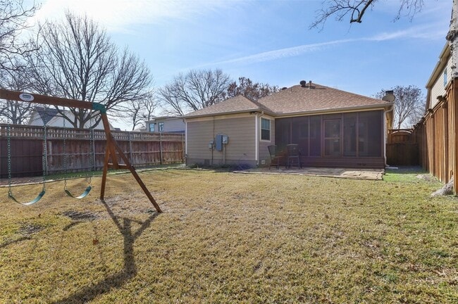 Building Photo - 7115 La Vista Dr