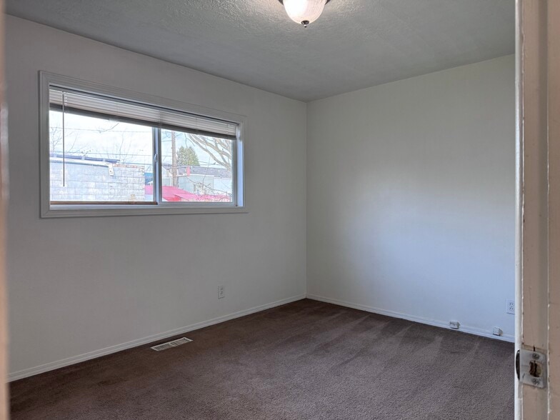 Building Photo - 5431 NE 16th Ave