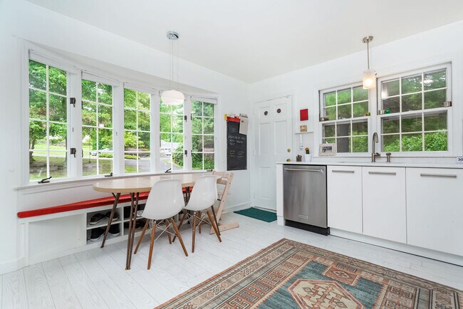 Building Photo - 33 Evergreen Rd