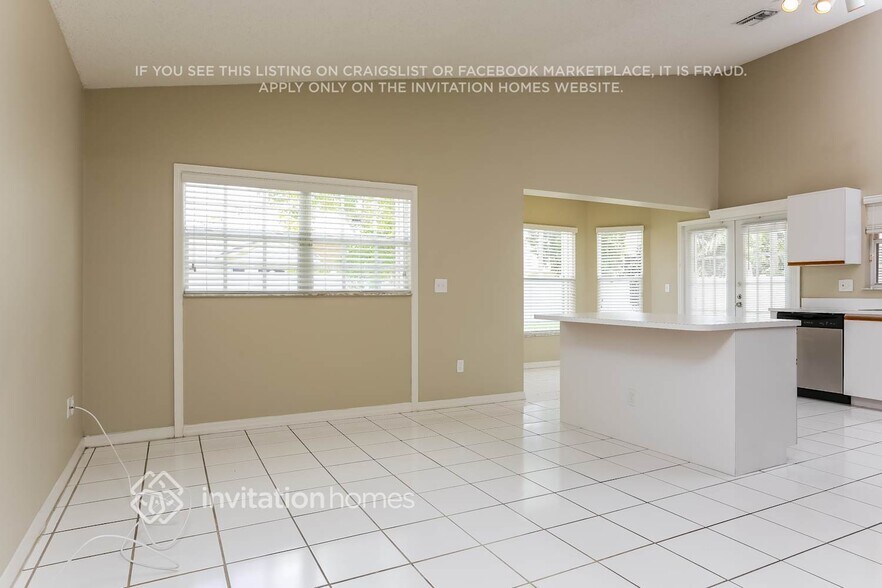 Building Photo - 576 NW 48th Ave
