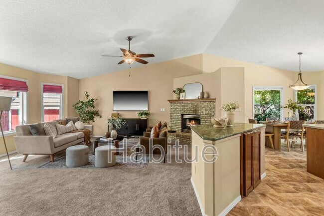 Building Photo - 2160 Dora Ln