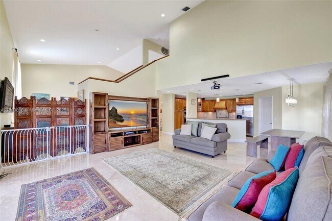 Building Photo - 10425 Bermuda Dr