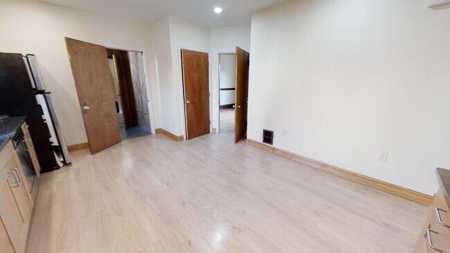 Building Photo - 97 Hawthorne St