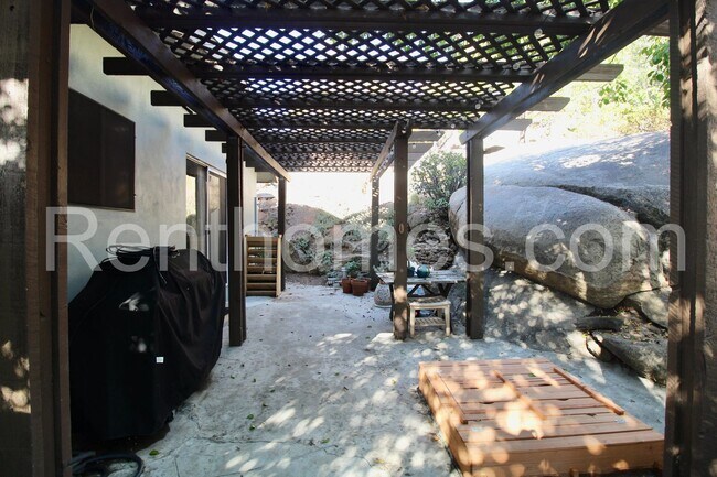 Building Photo - 8830 Mariposa St