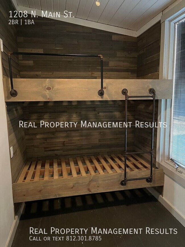 Building Photo - 1208 N Main St