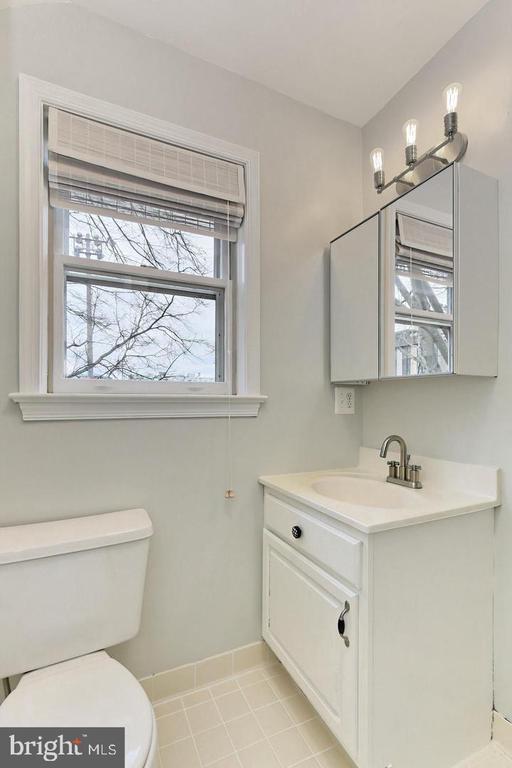 Building Photo - 1024 N Monroe St