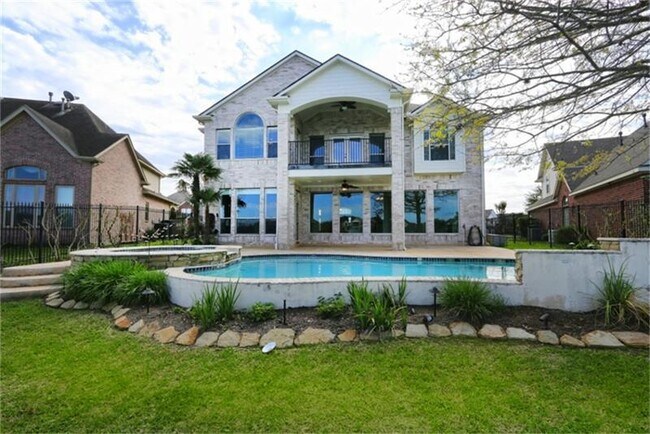 Building Photo - 6010 Stratford Gardens Dr