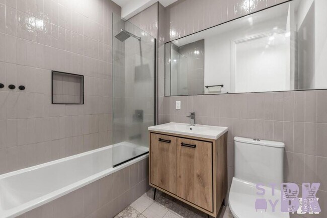 Building Photo - 3 bedroom in BROOKLYN NY 11203