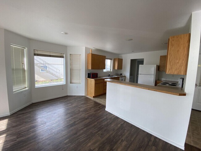 Building Photo - Garfield St Duplex